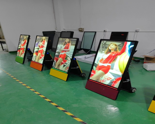 32寸4K高亮直下式背光戶外移動(dòng)水牌